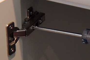 Adjusting Kitchen Cabinet Doors